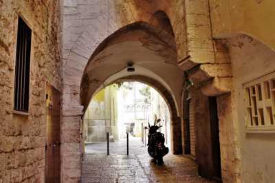 Magia nera e riti malefici: quando le streghe di Bari si riunivano sotto "l'arco de la Masci�re"